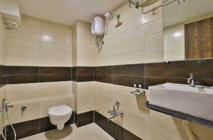 Hotel Pathik Villa Ахмедабад Экстерьер фото
