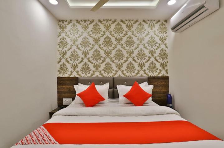 Hotel Pathik Villa Ахмедабад Экстерьер фото
