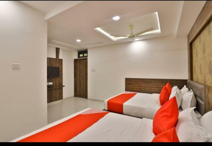 Hotel Pathik Villa Ахмедабад Экстерьер фото